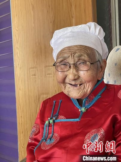 薩仁托婭拍攝的“草原母親”?！∷_仁托婭供圖