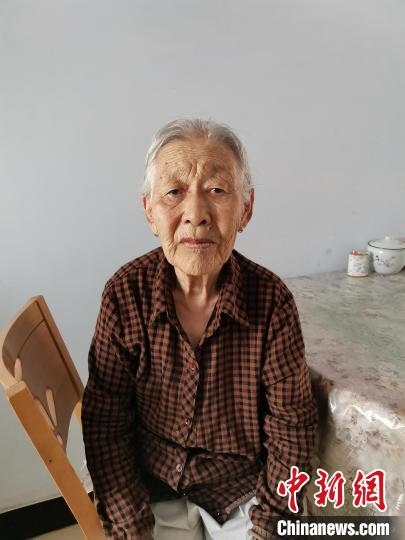 薩仁托婭拍攝的“草原母親”。　薩仁托婭供圖