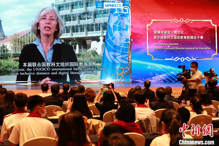 聯(lián)合國(guó)教科文組織教育助理總干事斯蒂芬妮亞·賈尼尼通過(guò)視頻致辭。 <a target='_blank' href='http://www.chinanews.com/'>中新社</a>記者 梁犇 攝