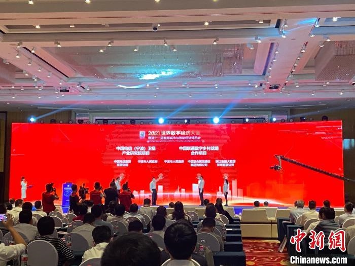 簽約現(xiàn)場。　林波 攝