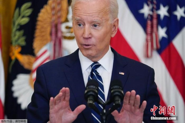 當(dāng)?shù)貢r(shí)間3月25日，美國(guó)總統(tǒng)拜登舉行了上任60多天來(lái)的首場(chǎng)正式新聞?dòng)浾邥?huì)，回答了邊境危機(jī)、控槍、基建計(jì)劃等熱點(diǎn)問(wèn)題。