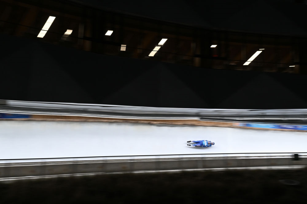 11月21日，美國(guó)選手馬茲德澤/泰爾迪曼在團(tuán)體接力比賽中。新華社記者陳益宸攝