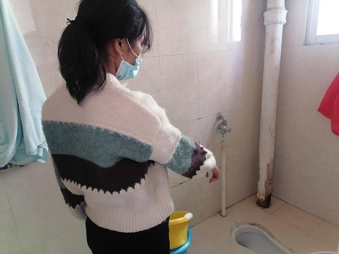  劉小姐在網(wǎng)上找人疏通出租屋里的廁所，被收費5380元