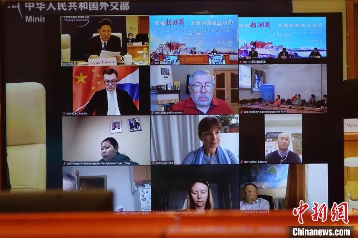 “幸福新西藏、發(fā)展新畫卷”云訪問活動在拉薩、北京、莫斯科等地同時舉行。　冉文娟 攝