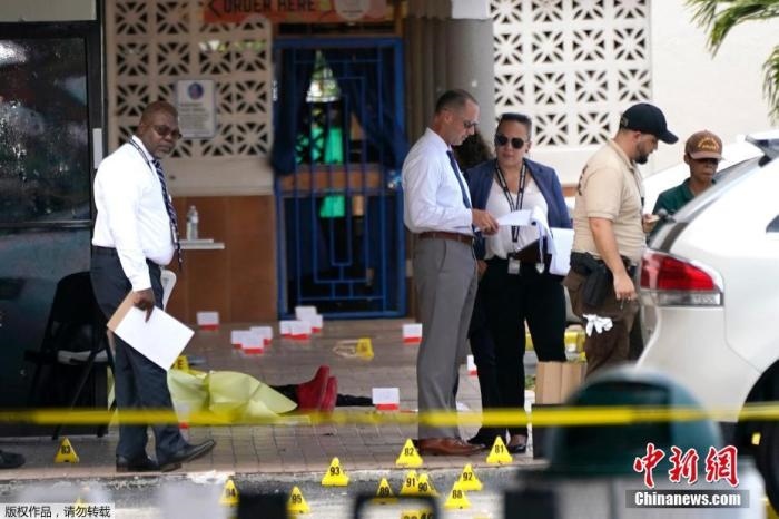 當?shù)貢r間5月30日凌晨，位于美國佛羅里達州東南部的邁阿密戴德縣發(fā)生大規(guī)模槍擊事件，造成2人死亡、20多人受傷。圖為槍擊案現(xiàn)場。