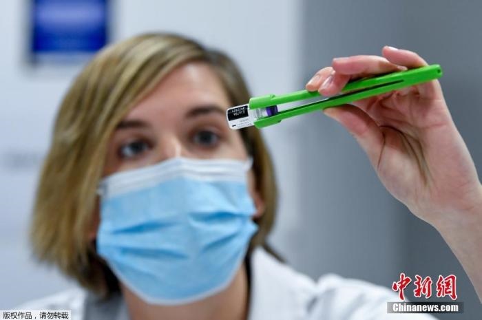 資料圖：比利時(shí)醫(yī)護(hù)人員正在準(zhǔn)備新冠疫苗接種工作。