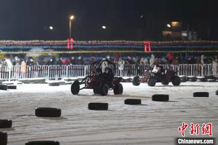 來吧，一起體驗雪地越野車的刺激吧?！∮诤Ｑ?攝