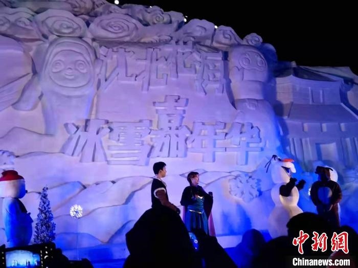 活動現(xiàn)場表演的《冰雪奇緣》很受歡迎?！≮w桂華 攝