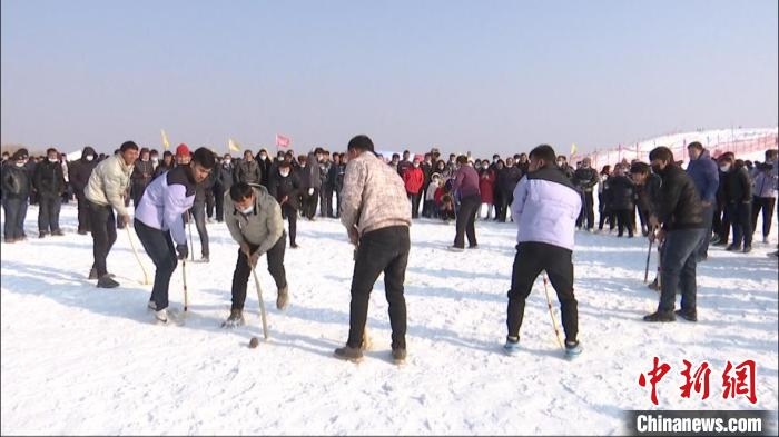 帕普孜球場(chǎng)，激烈角逐。　巴楚縣融媒體中心供圖