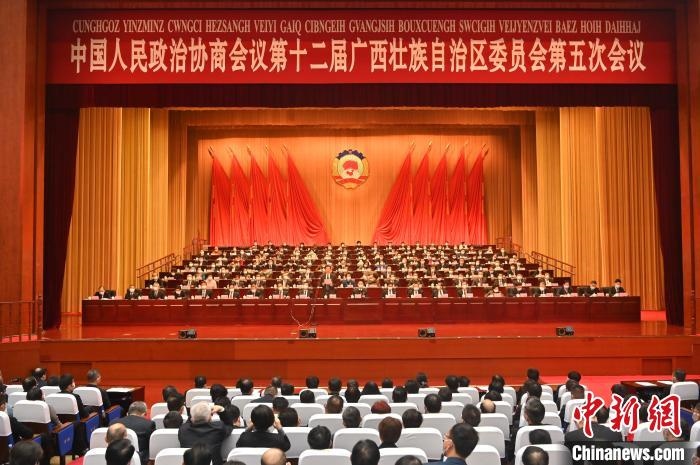 圖為大會閉幕?！∮峋?攝