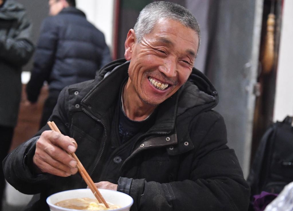 1月26日，山西省汾西縣段村村民蔡文明談起見到總書記的心情，激動又開心。新華社記者 柴婷 攝