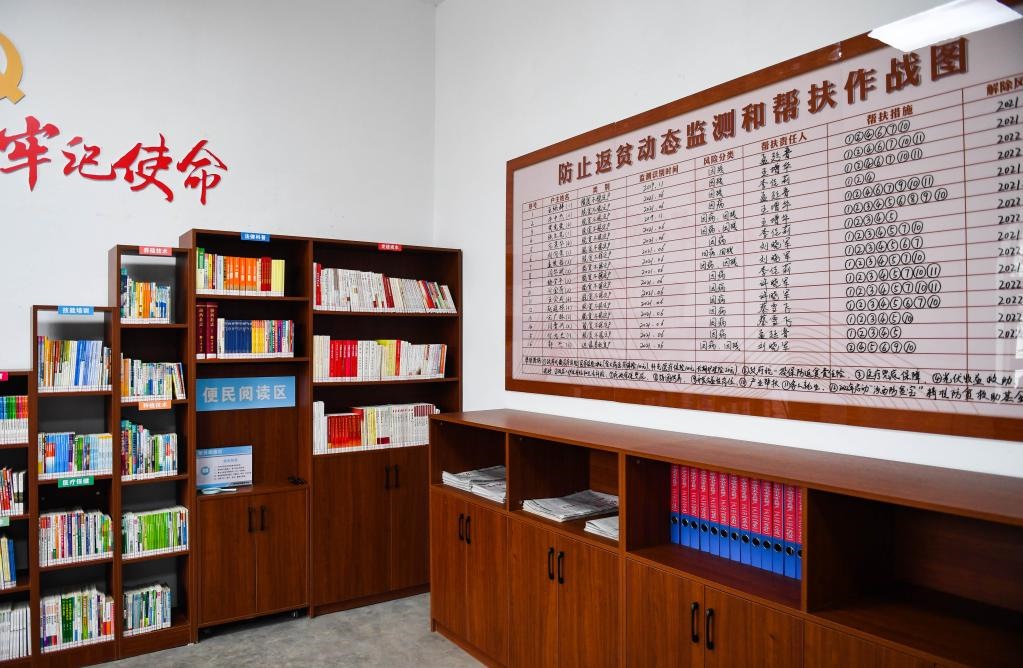 1月27日，段村村委會內(nèi)的防止返貧動態(tài)監(jiān)測和幫扶作戰(zhàn)圖。新華社記者 柴婷 攝