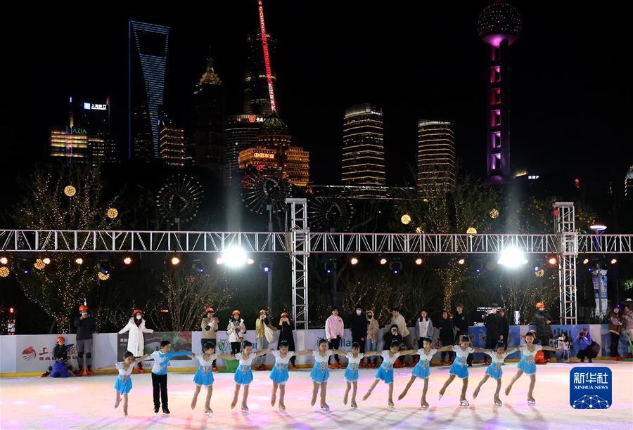 (新華全媒頭條·圖文互動)(2)愿景照進(jìn)現(xiàn)實(shí) 共赴冰雪之約——“帶動三億人參與冰雪運(yùn)動”掃描