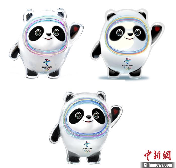 設計團隊將“冰絲帶”的形象引入大熊貓后逐漸成型。上方兩個形象還是外八字腳，下方形象為最終定稿?！⑵皆乒﹫D