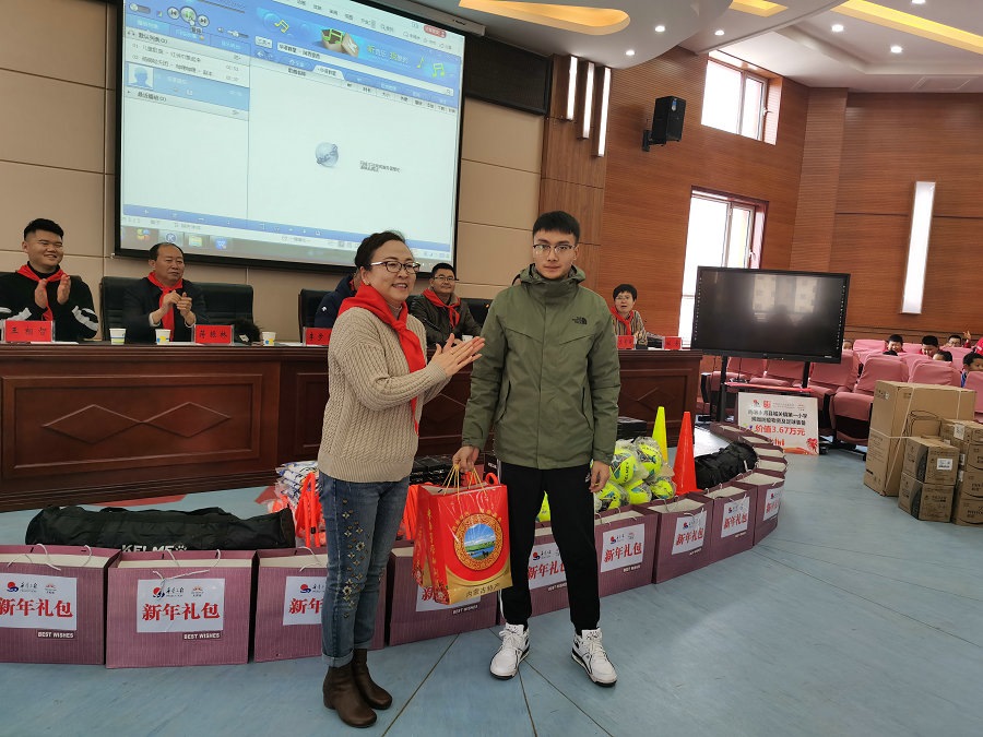 1607604940246111.jpg 慰問(wèn)支教老師.jpg