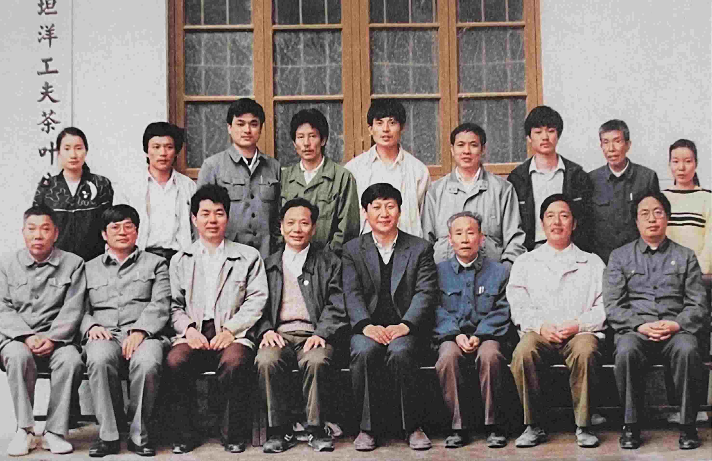 1990年5月，剛調(diào)任福州市委書(shū)記的習(xí)近平到寧德交接工作時(shí)，調(diào)研福安市社口鄉(xiāng)坦洋工夫茶葉公司。