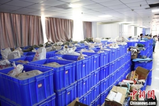 圖為待清理的骨骼標(biāo)本。王宇 攝