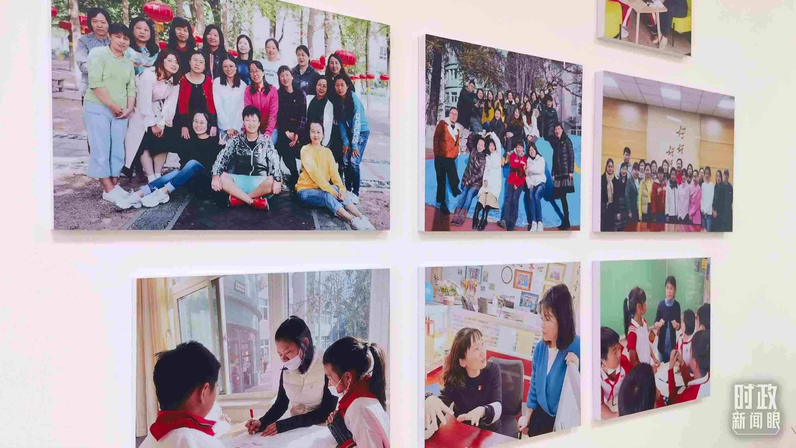 △五年級教師辦公室內(nèi)的合影展板。（總臺央視記者賈林拍攝）