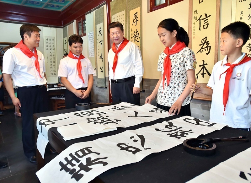 2014年5月30日，習(xí)近平總書記來(lái)到北京市海淀區(qū)民族小學(xué)，參加慶祝“六一”國(guó)際兒童節(jié)活動(dòng)。