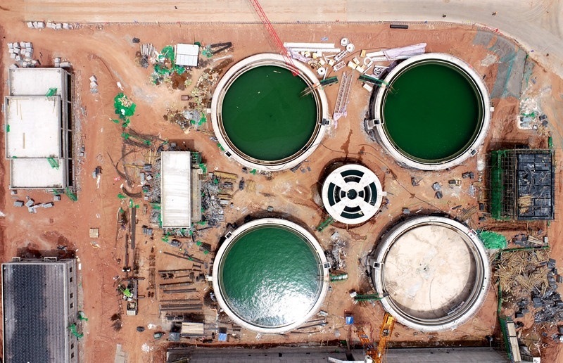 污水處理廠及水資源再生利用項目沉淀池。受訪者供圖