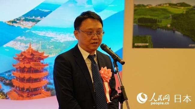 （圖片說明：東京中國文化中心主任羅玉泉致辭。人民網(wǎng)滕雪 攝）