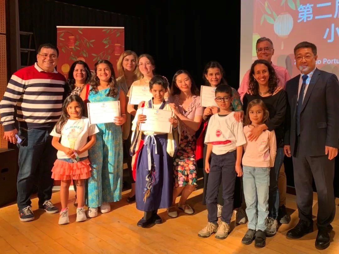 葡萄牙圣托馬斯孔子課堂第二屆“漢語橋”小學(xué)生中文秀比賽。圖片來源：里斯本大學(xué)孔子學(xué)院公眾號。