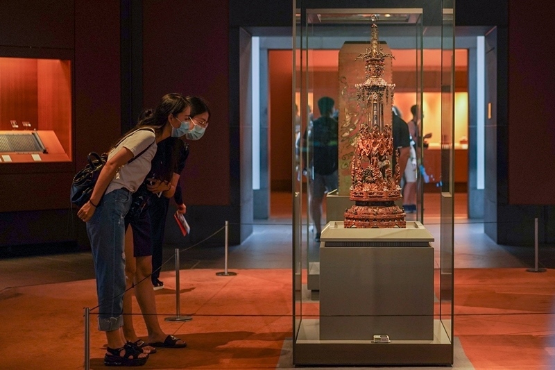 2020年7月24日，觀眾在蘇州博物館內(nèi)參觀。