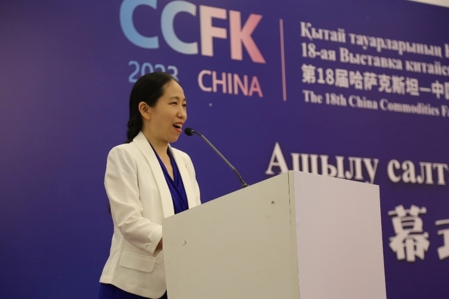 中國駐阿拉木圖總領(lǐng)事蔣薇發(fā)表致辭。中國駐阿拉木圖總領(lǐng)館供圖