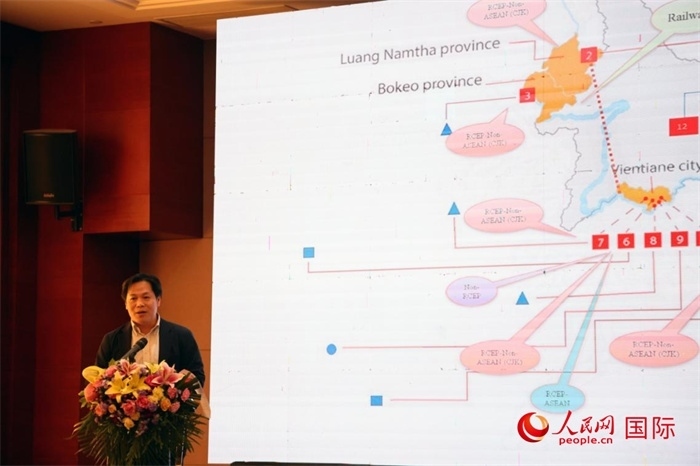 老撾計(jì)劃與投資部發(fā)展研究院院長史提羅斯·拉斯福尼在活動(dòng)現(xiàn)場發(fā)言。人民網(wǎng)記者楊一攝