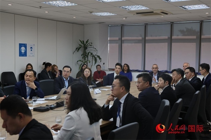 與會代表參與座談交流。（人民網(wǎng)記者 時元皓攝）