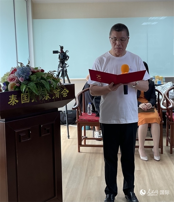 泰國浙江商會會長祁曉云受泰國華僑華人和駐泰各級商會機(jī)構(gòu)委托發(fā)出倡議，華僑華人群體將積極助力亞運(yùn)會舉行。人民網(wǎng)記者 劉慧攝