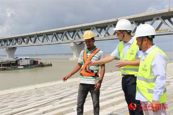 孟加拉國帕德瑪大橋河道整治工程北岸整治區(qū)域長1.5千米，南岸長11.5千米，是目前世界上規(guī)模最大的河道整治工程。人民網(wǎng)記者 孫廣勇攝