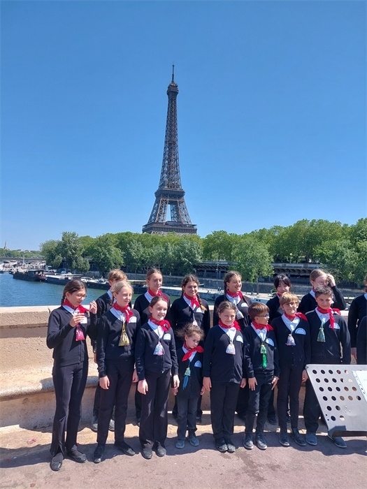 2.2023年5月，巴黎寶麗聲童聲合唱團(tuán)錄制歌曲《如果我去中國》。（圖片由受訪者提供）