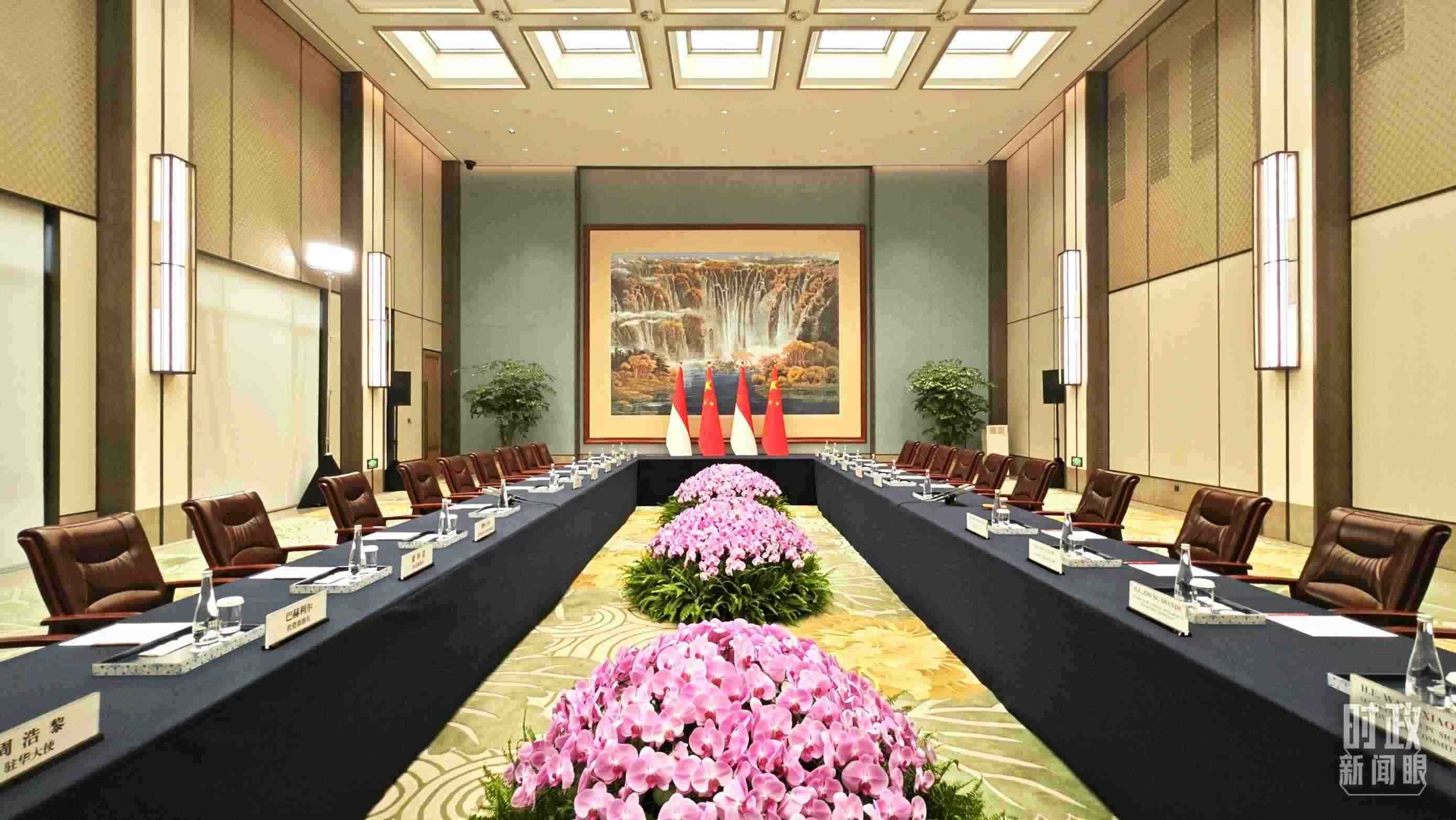 中印尼兩國(guó)元首在這里舉行會(huì)見(jiàn)。這是會(huì)見(jiàn)開(kāi)始前的場(chǎng)景。（總臺(tái)央視記者許永松拍攝）