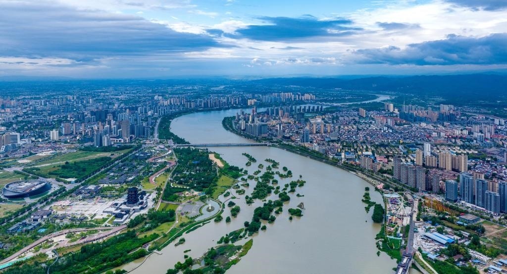 陜西省漢中市漢江兩岸景色。新華社發(fā)（李偉 攝）