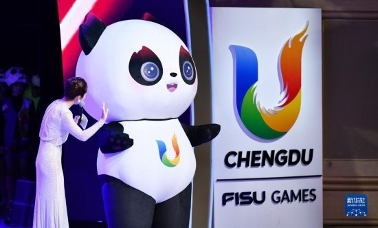 7月29日，成都大運(yùn)會(huì)吉祥物“蓉寶”在聯(lián)歡會(huì)現(xiàn)場(chǎng)。新華社記者 張端 攝