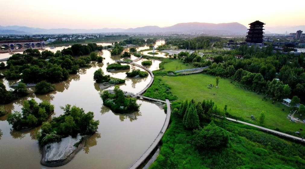 2022年5月16日拍攝的天漢濕地公園景色。新華社記者 邵瑞 攝