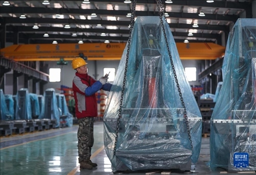 工人在阜新勁達(dá)精密機(jī)械有限公司生產(chǎn)車間工作。新華社記者龍雷攝