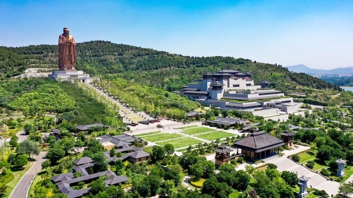 這是2023年6月8日拍攝的山東省曲阜市尼山圣境（無人機(jī)照片）。新華社記者 郭緒雷 攝