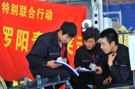 在工作中的“羅陽青年突擊隊”隊員。航空工業(yè)沈飛供圖