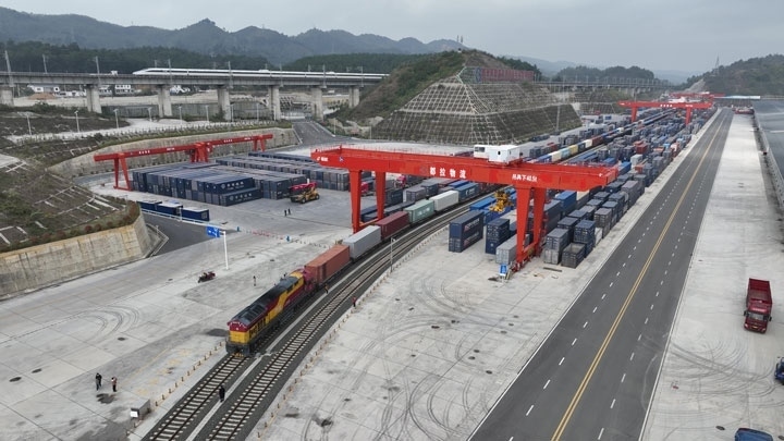 繁忙的貴陽(yáng)國(guó)際陸港。貴陽(yáng)綜保區(qū)供圖