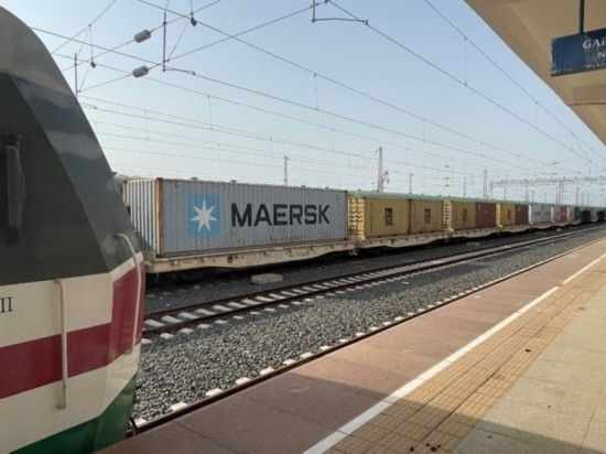 亞吉鐵路吉布提那噶德車站的貨運車廂。人民網(wǎng)記者 趙艷紅攝