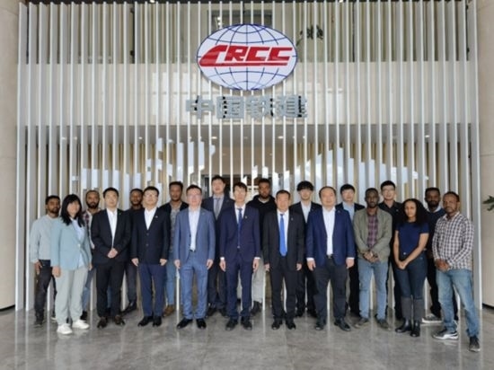 中國土木福州設(shè)計院埃塞分院團隊合影。受訪對象供圖