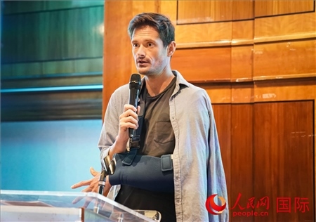 萊昂·麥卡倫分享張家界故事。人民網(wǎng) 郭錦標(biāo)攝