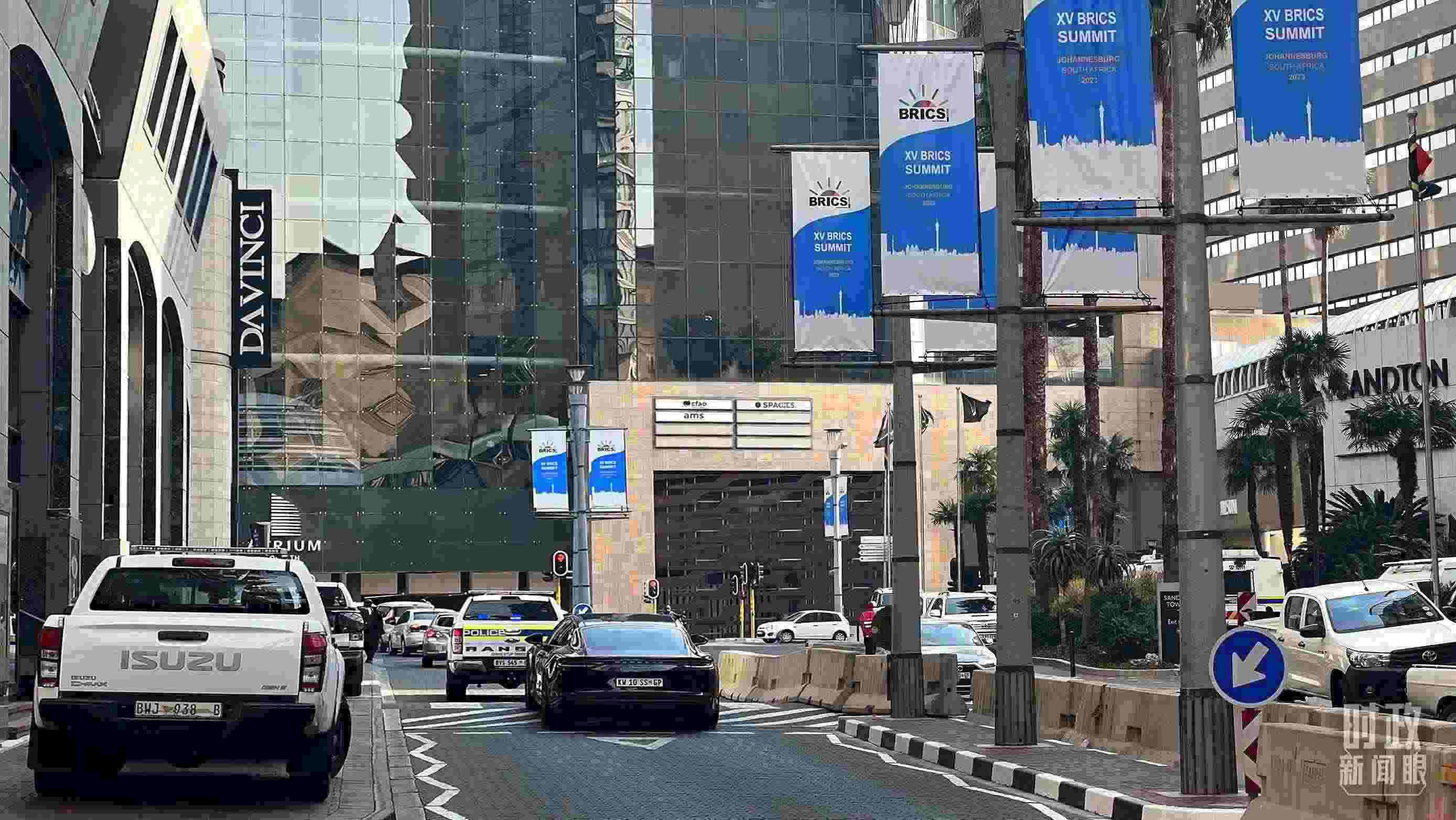 △約翰內斯堡，街頭懸掛金磚峰會條幅。（總臺央視記者韓銳拍攝）