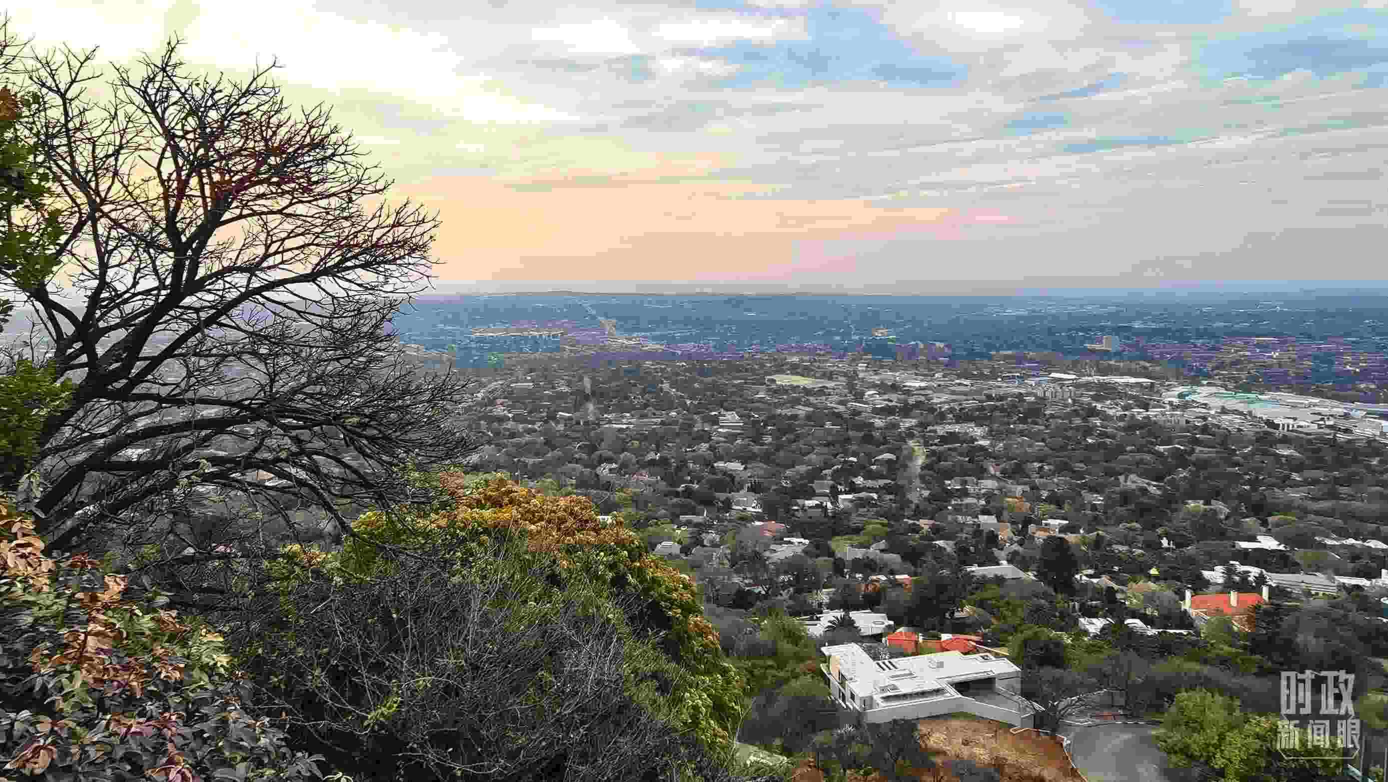 △ 俯瞰南非約翰內斯堡。（總臺央視記者韓銳拍攝）