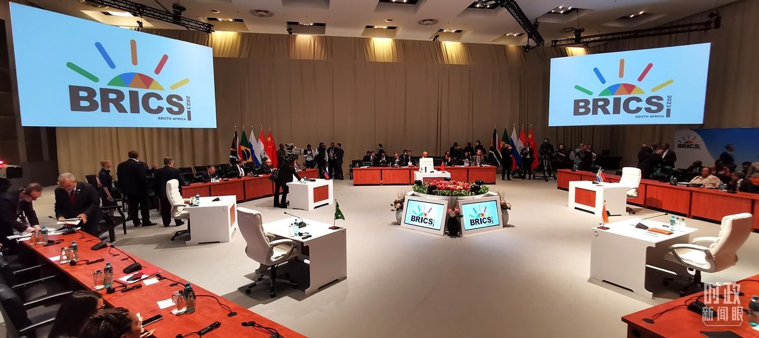 △23日上午，金磚國家領(lǐng)導(dǎo)人第十五次會晤在這里舉行。這是會晤開始前的場景。（總臺央視記者李錚拍攝）