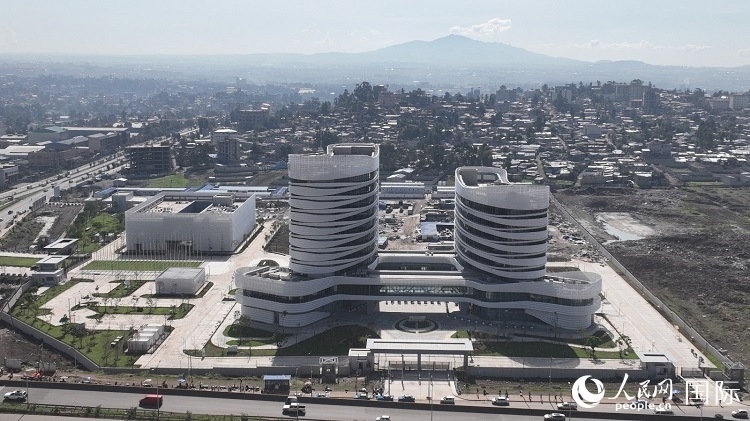 非洲疾病預(yù)防控制中心總部（一期）航拍。人民網(wǎng)記者 劉寧攝