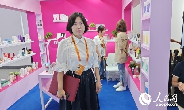 9月3日，韓國駐華大使館經(jīng)濟(jì)部參贊金至凰接受人民網(wǎng)記者采訪。人民網(wǎng)記者 趙雯博攝