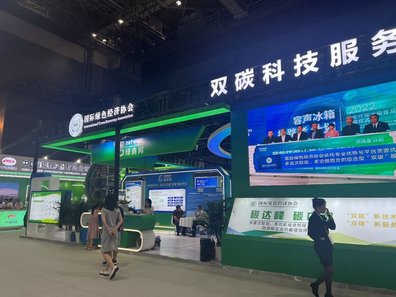 國家體育館環(huán)境服務展區(qū)內。人民網 歐陽易佳攝